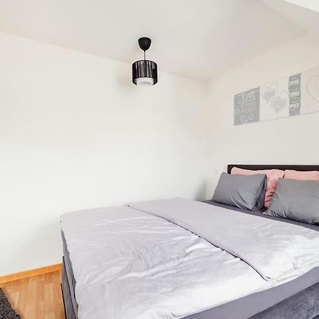 Charmante Wohnung An Beliebter, Urbaner Lage Zürich Kültér fotó