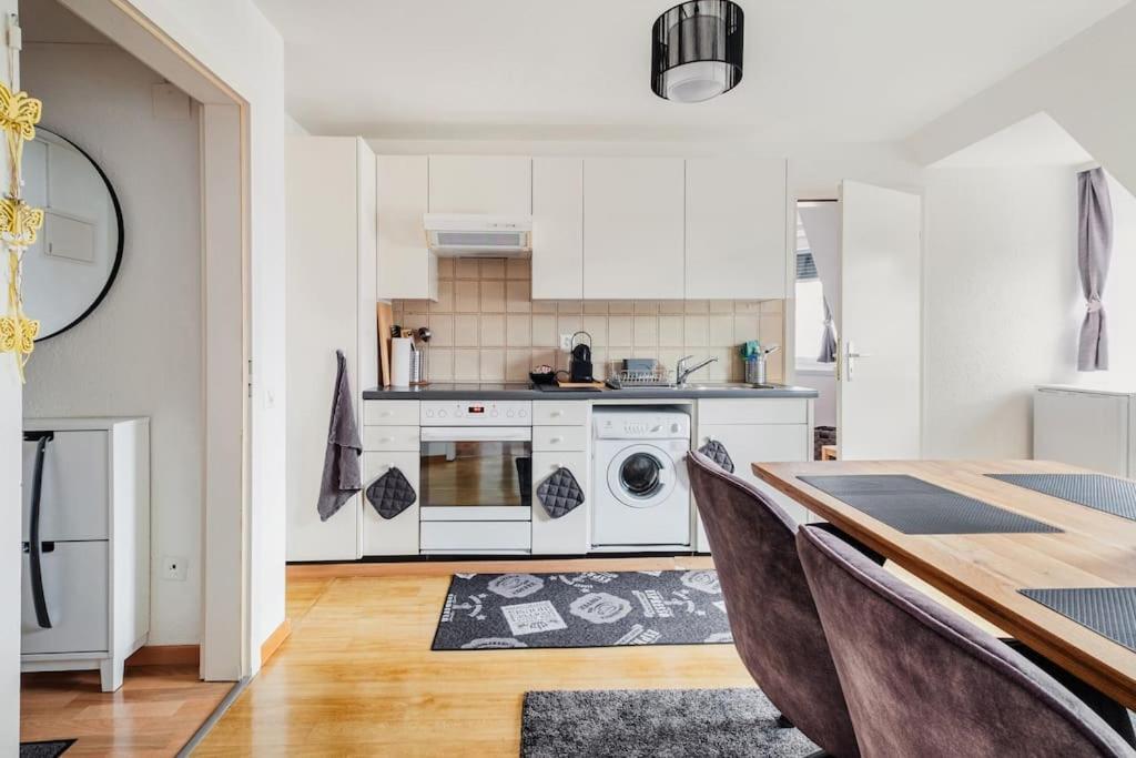 Charmante Wohnung An Beliebter, Urbaner Lage Zürich Kültér fotó